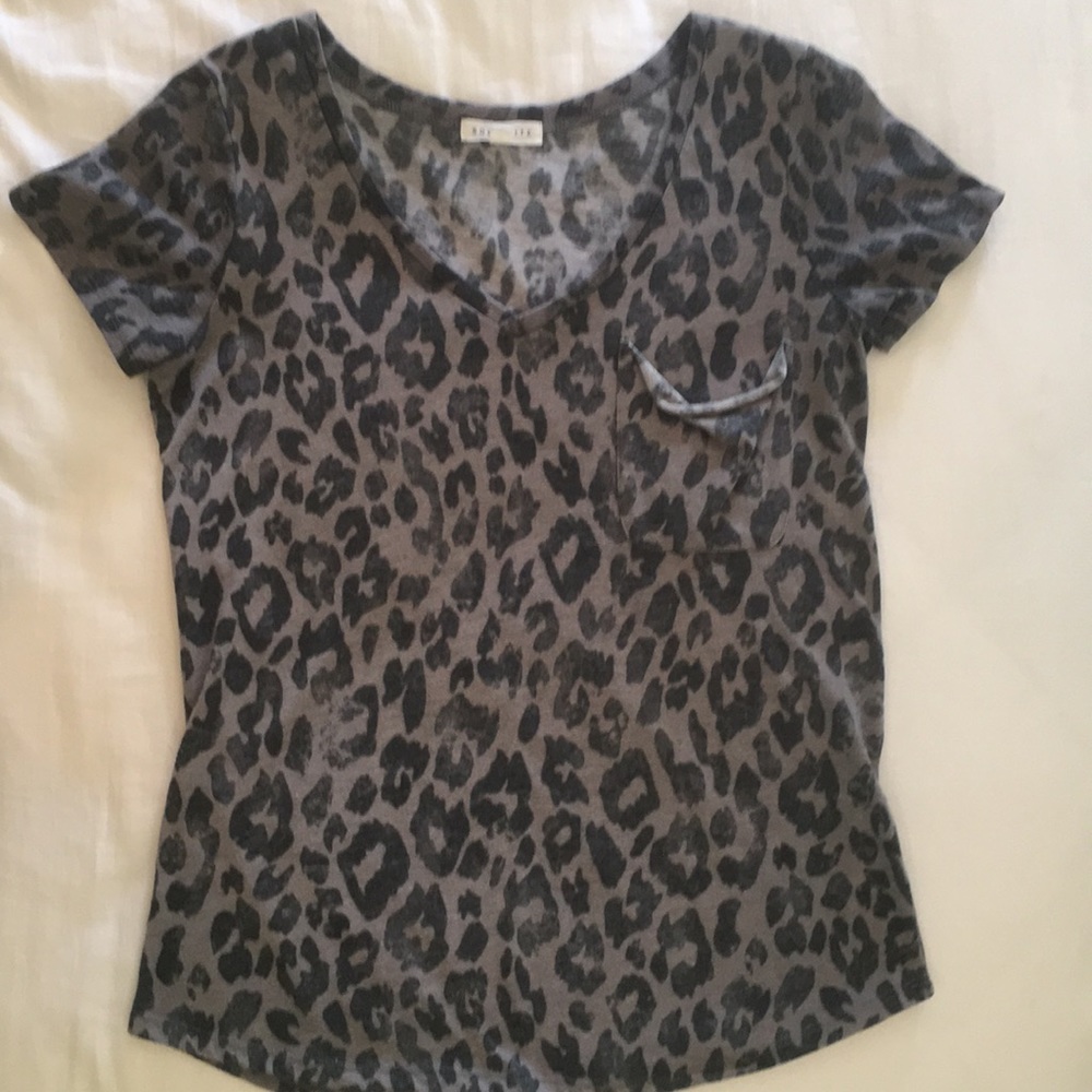 Socialite grey cheetah tee